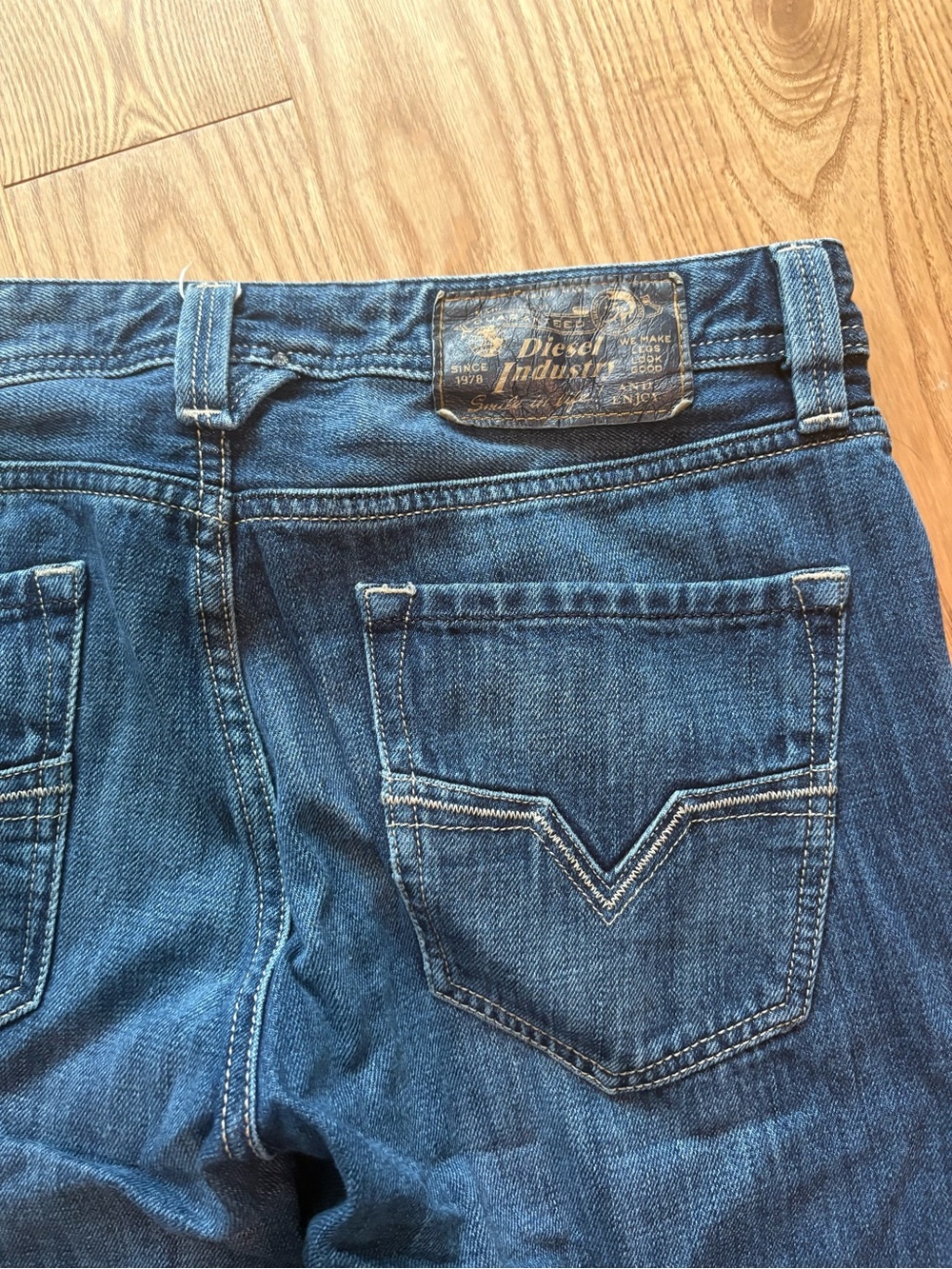 Diesel Classic Straight Leg Blue Denim Jeans - Picture 5 of 5